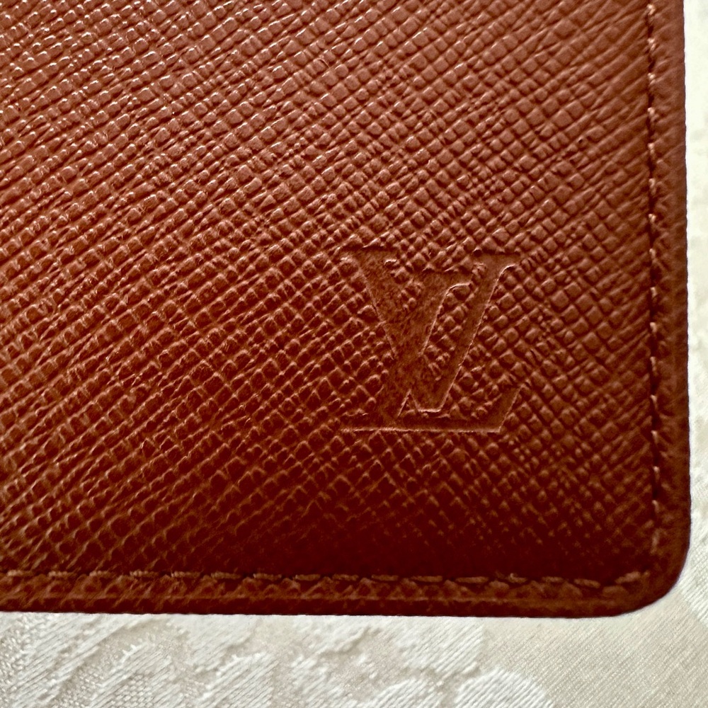 Authentic Louis Vuitton Taiga ID Card Holder - Unisex
